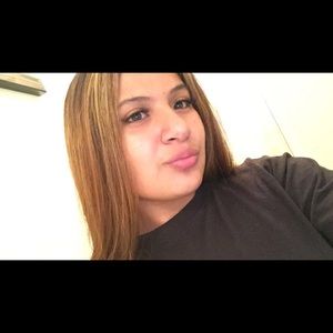 Meet your Posher, Nuvia